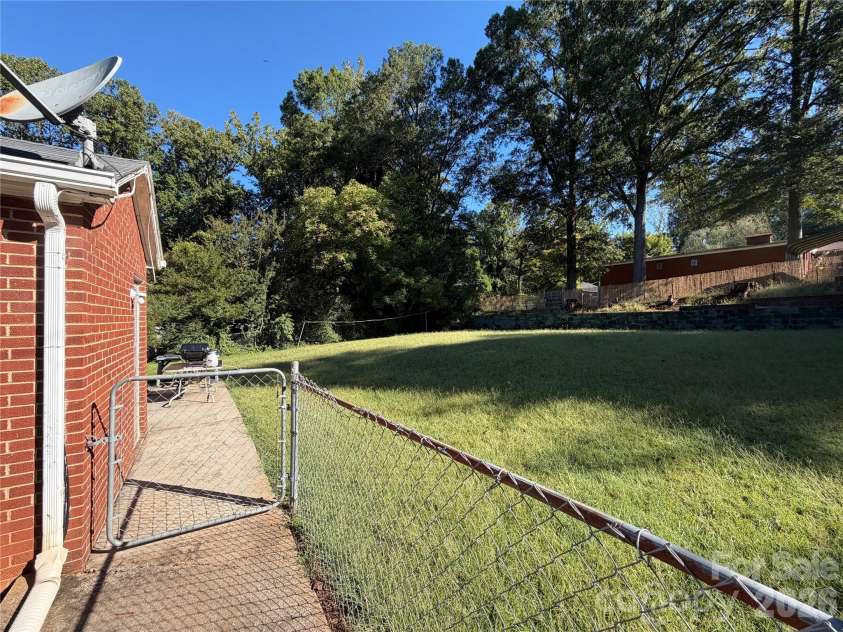 340 Nursery Lane, Statesville, NC 28677.  MLS# CAR4428638, YatesRealty ID 53154. 