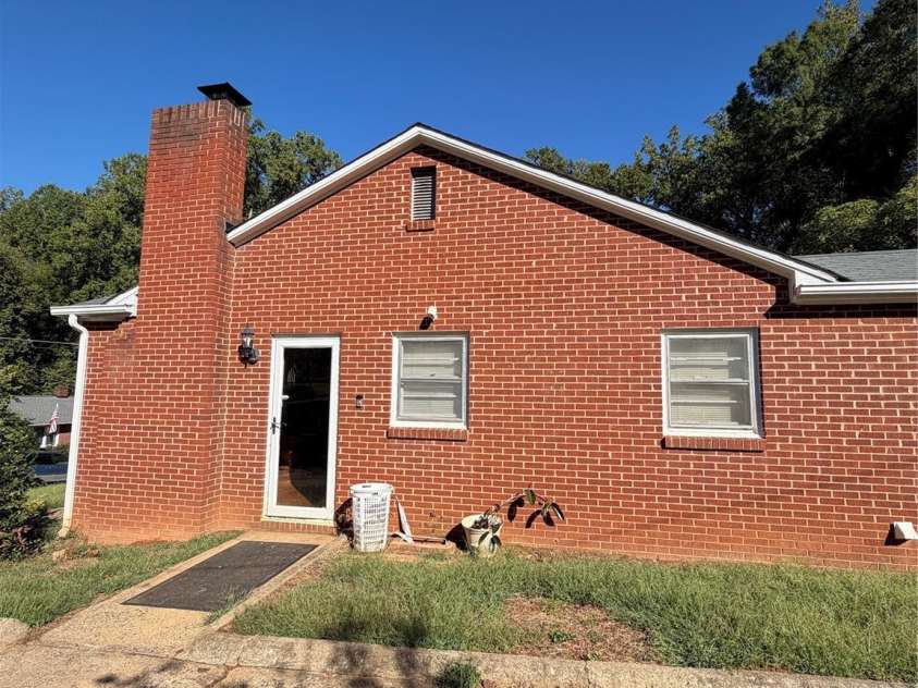 340 Nursery Lane, Statesville, NC 28677.  MLS# CAR4428638, YatesRealty ID 53154. 