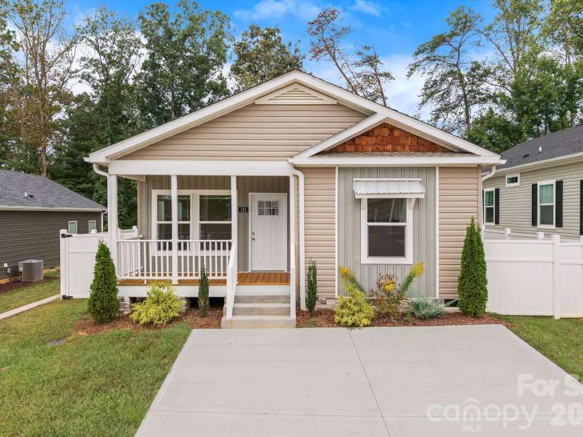 131 Bellamy Road, Asheville, NC 28806.  MLS# CAR4427438, YatesRealty ID 53155. 