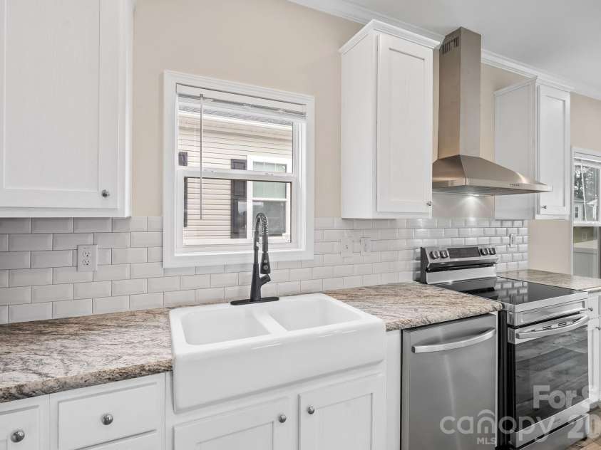 131 Bellamy Road, Asheville, NC 28806.  MLS# CAR4427438, YatesRealty ID 53155. 