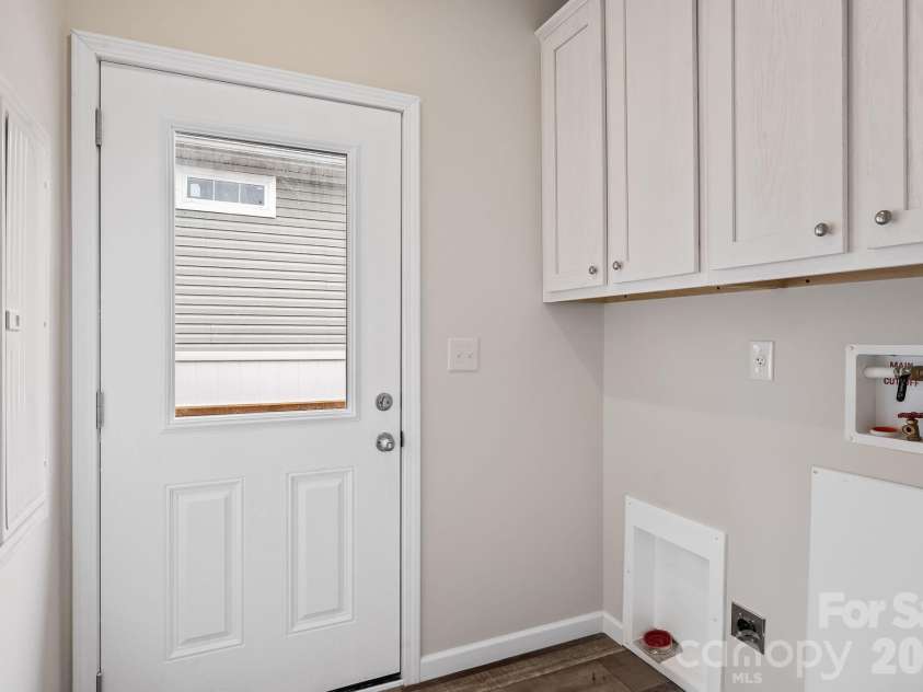 131 Bellamy Road, Asheville, NC 28806.  MLS# CAR4427438, YatesRealty ID 53155. 