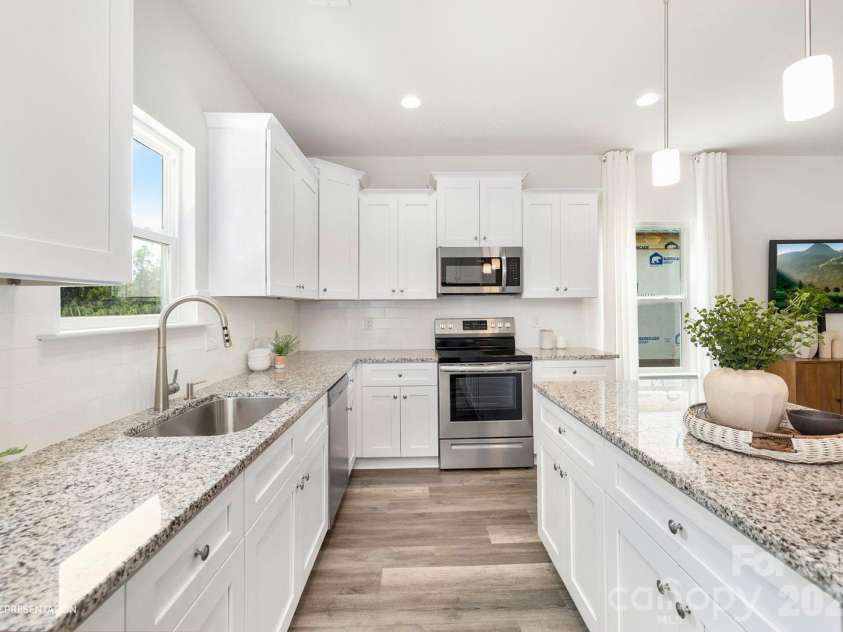 5721 Howard Street, Charlotte, NC 28269.  MLS# CAR4427133, YatesRealty ID 53159. Representation