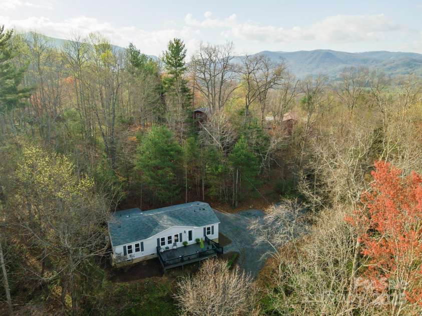 55 Whitaker Circle, Fairview, NC 28730.  MLS# CAR4243670, YatesRealty ID 5316. 