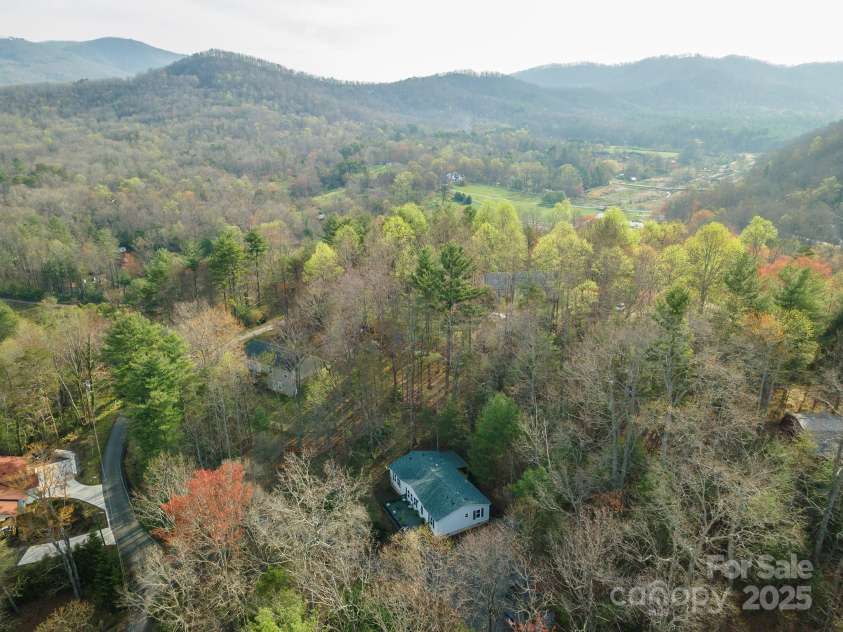 55 Whitaker Circle, Fairview, NC 28730.  MLS# CAR4243670, YatesRealty ID 5316. 