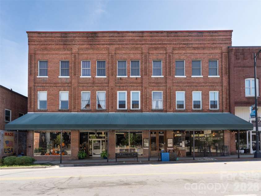 28 Main Street, Brevard, NC 28712.  MLS# CAR4422544, YatesRealty ID 53160. 