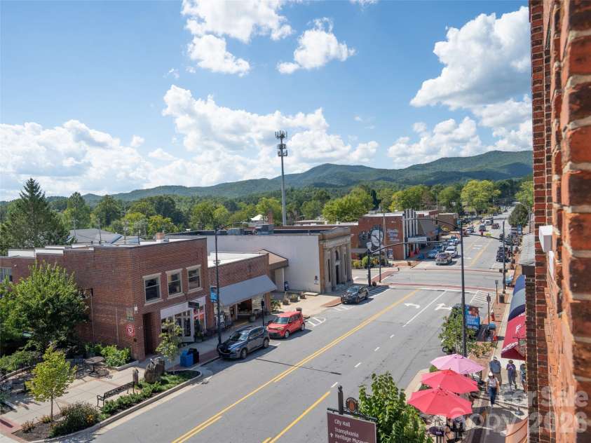 28 Main Street, Brevard, NC 28712.  MLS# CAR4422544, YatesRealty ID 53160. 