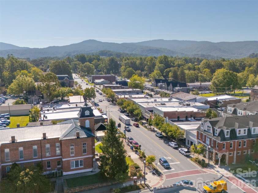 28 Main Street, Brevard, NC 28712.  MLS# CAR4422544, YatesRealty ID 53160. 