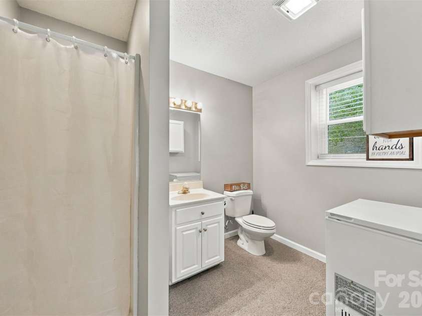 6057 Gold Creek Estate Drive, Hickory, NC 28601.  MLS# CAR4426756, YatesRealty ID 53161. Full Bath (Lowest Level)