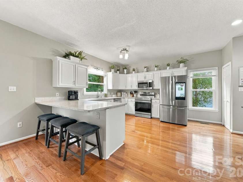 6057 Gold Creek Estate Drive, Hickory, NC 28601.  MLS# CAR4426756, YatesRealty ID 53161. Kitchen