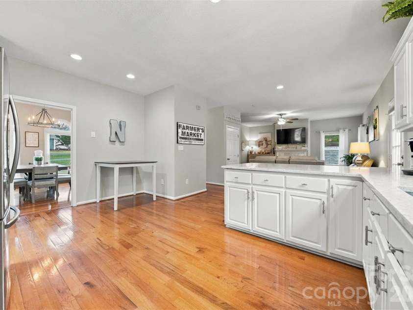 6057 Gold Creek Estate Drive, Hickory, NC 28601.  MLS# CAR4426756, YatesRealty ID 53161. Kitchen with Dining Area