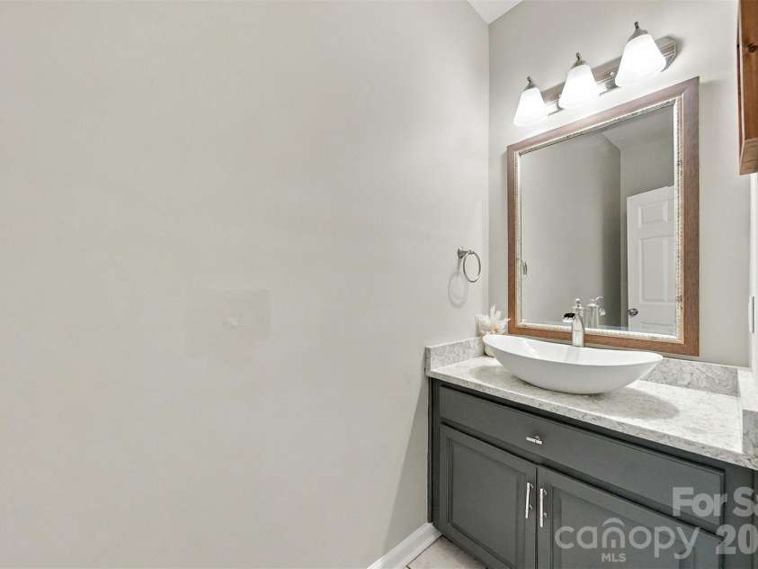 6057 Gold Creek Estate Drive, Hickory, NC 28601.  MLS# CAR4426756, YatesRealty ID 53161. Main Level Half Bath