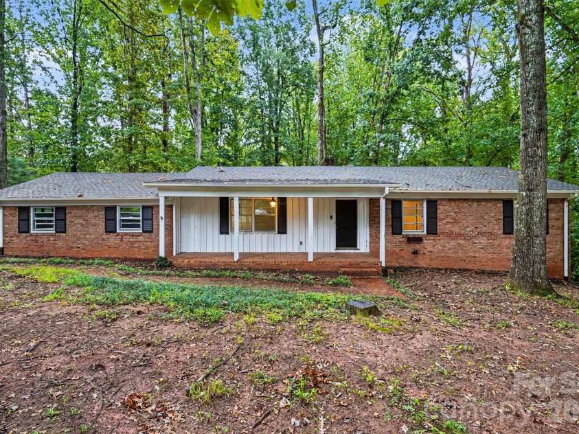 307 Florence Road, Statesville, NC 28625.  MLS# CAR4424887, YatesRealty ID 53165. 
