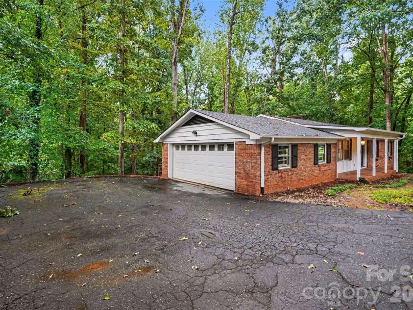 307 Florence Road, Statesville, NC 28625.  MLS# CAR4424887, YatesRealty ID 53165. 