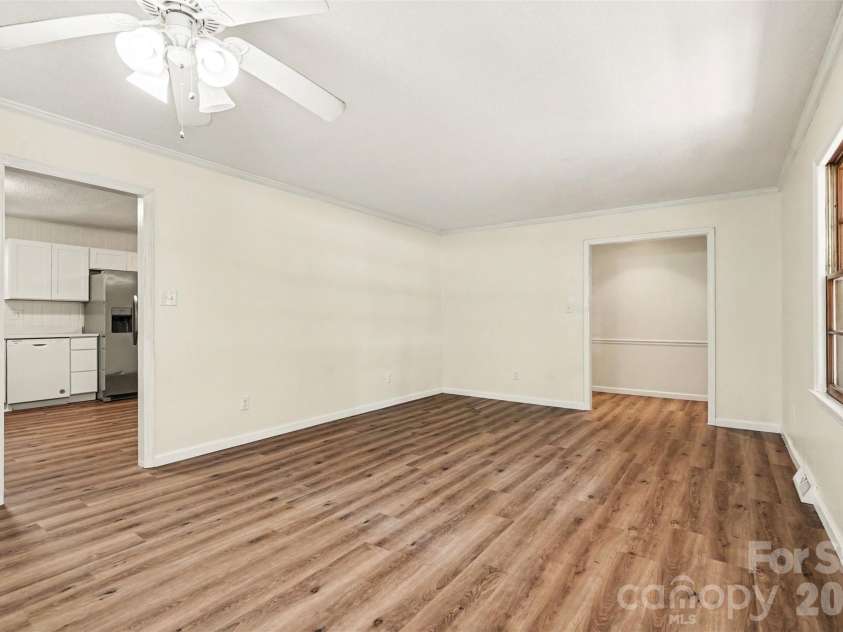 307 Florence Road, Statesville, NC 28625.  MLS# CAR4424887, YatesRealty ID 53165. 