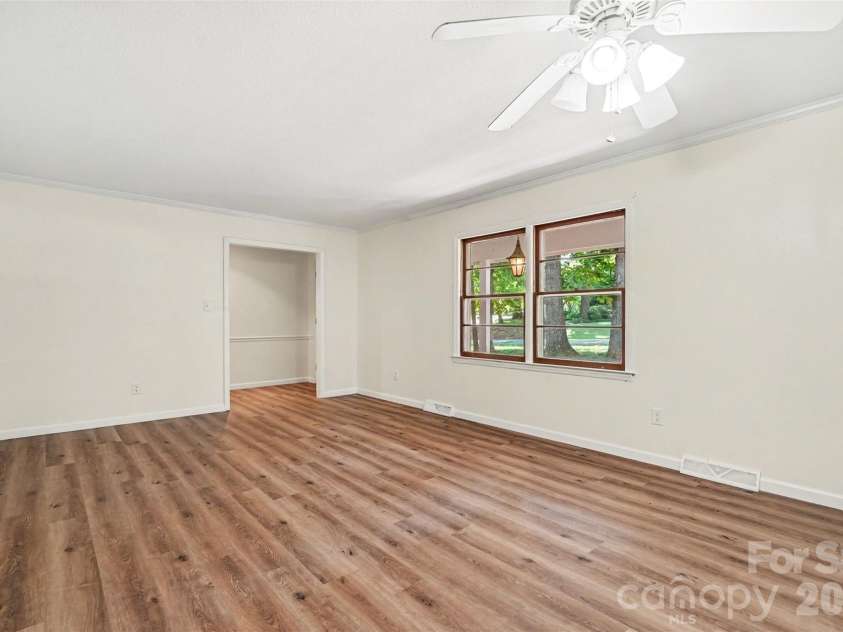 307 Florence Road, Statesville, NC 28625.  MLS# CAR4424887, YatesRealty ID 53165. 
