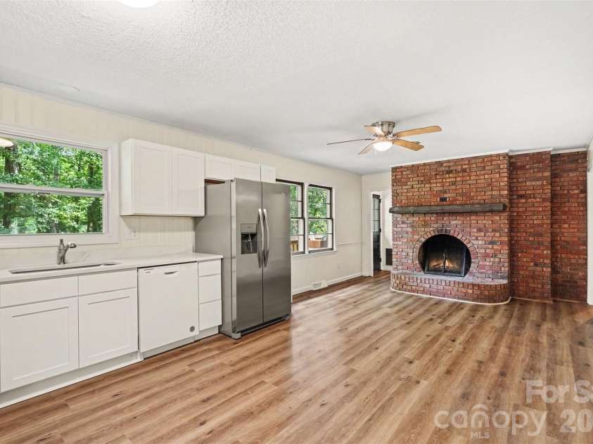 307 Florence Road, Statesville, NC 28625.  MLS# CAR4424887, YatesRealty ID 53165. 