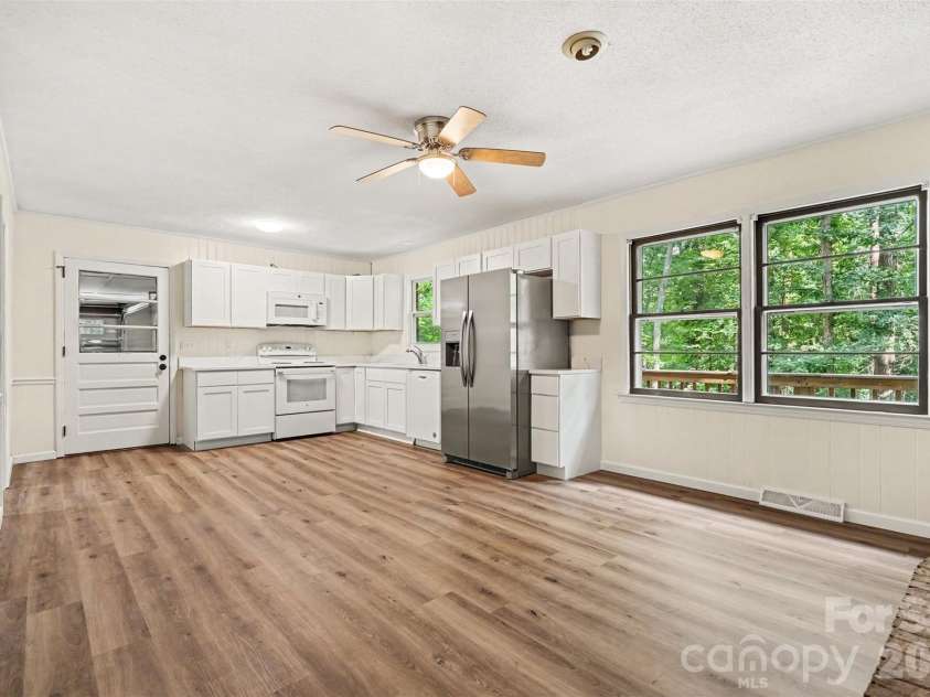 307 Florence Road, Statesville, NC 28625.  MLS# CAR4424887, YatesRealty ID 53165. 