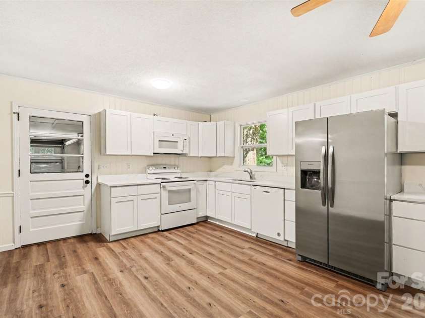 307 Florence Road, Statesville, NC 28625.  MLS# CAR4424887, YatesRealty ID 53165. 