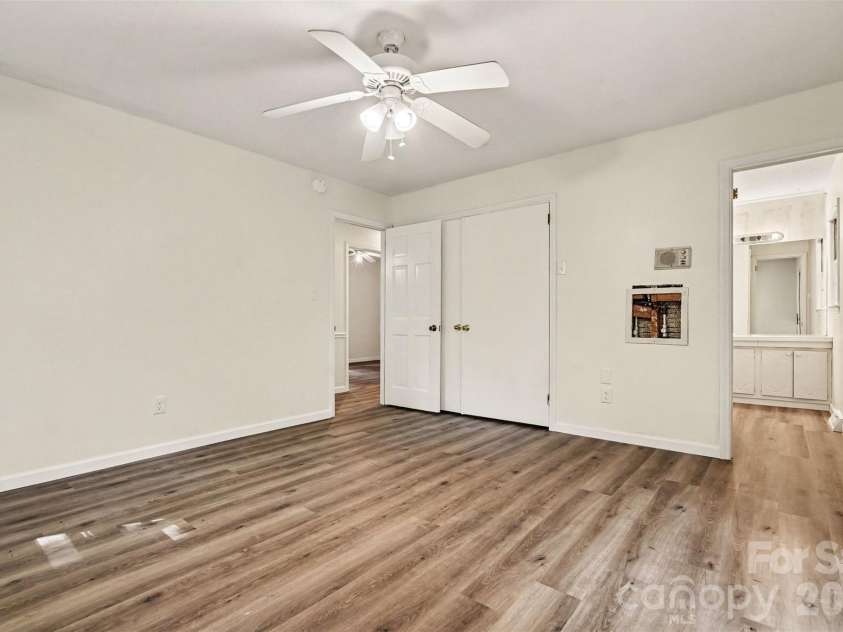 307 Florence Road, Statesville, NC 28625.  MLS# CAR4424887, YatesRealty ID 53165. 