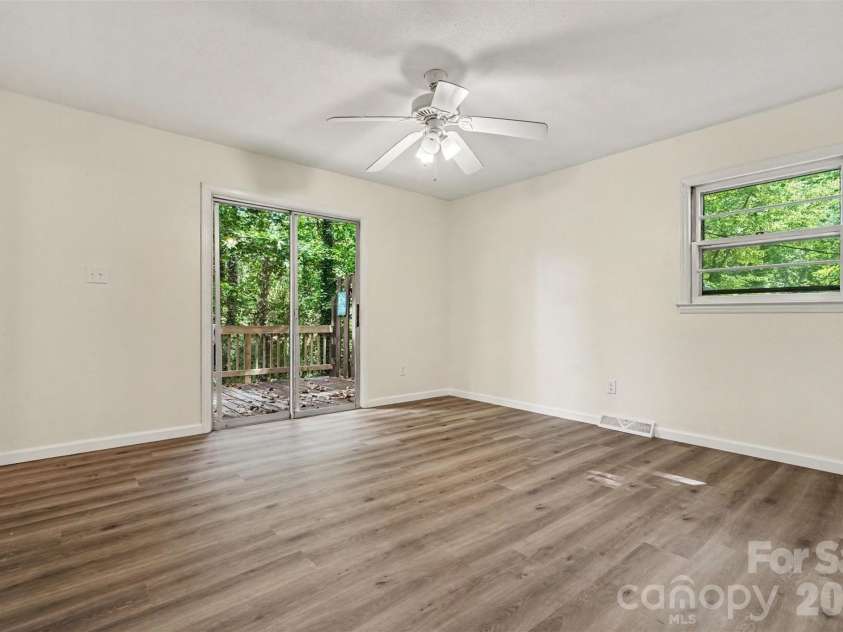 307 Florence Road, Statesville, NC 28625.  MLS# CAR4424887, YatesRealty ID 53165. 