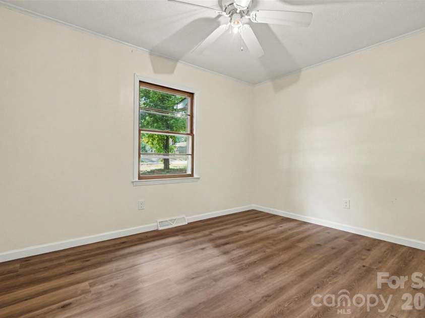307 Florence Road, Statesville, NC 28625.  MLS# CAR4424887, YatesRealty ID 53165. 