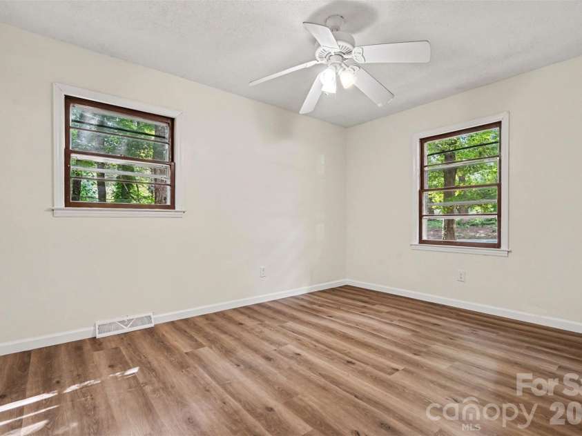 307 Florence Road, Statesville, NC 28625.  MLS# CAR4424887, YatesRealty ID 53165. 