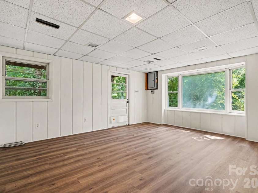 307 Florence Road, Statesville, NC 28625.  MLS# CAR4424887, YatesRealty ID 53165. 