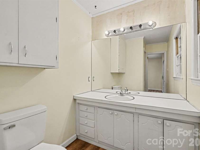 307 Florence Road, Statesville, NC 28625.  MLS# CAR4424887, YatesRealty ID 53165. 