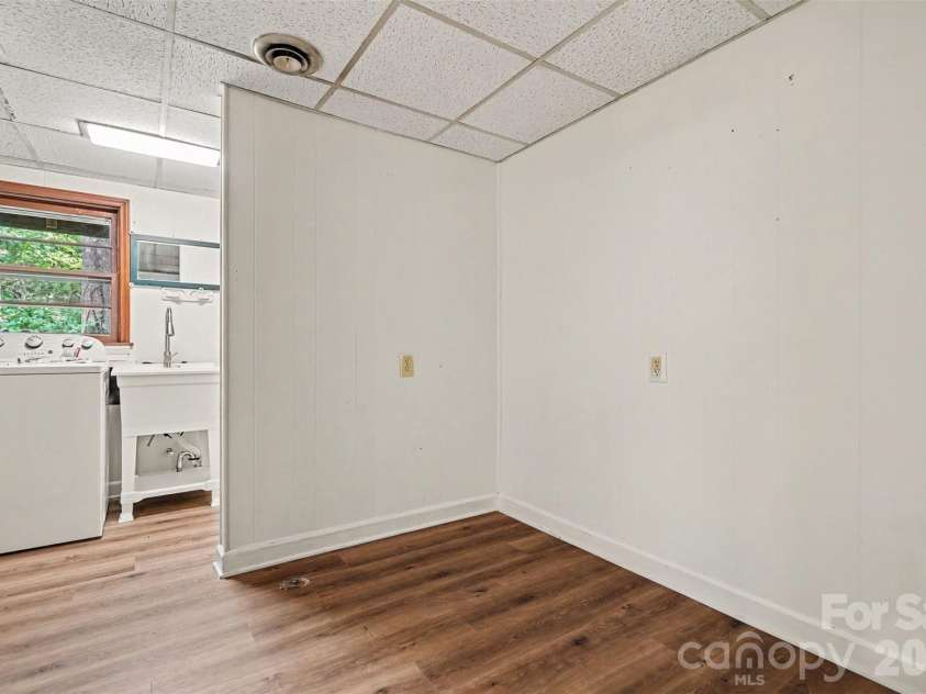 307 Florence Road, Statesville, NC 28625.  MLS# CAR4424887, YatesRealty ID 53165. 