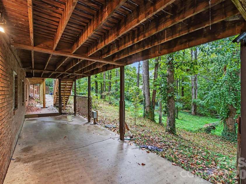 307 Florence Road, Statesville, NC 28625.  MLS# CAR4424887, YatesRealty ID 53165. 