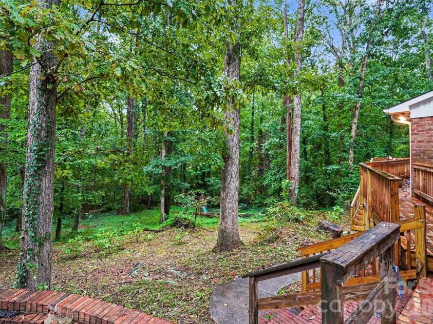 307 Florence Road, Statesville, NC 28625.  MLS# CAR4424887, YatesRealty ID 53165. 