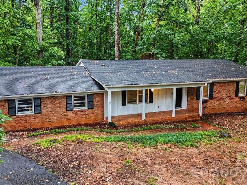 307 Florence Road, Statesville, NC 28625.  MLS# CAR4424887, YatesRealty ID 53165. 