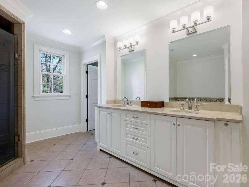 1413 Andover Road, Charlotte, NC 28211.  MLS# CAR4353850, YatesRealty ID 5317. Primary Bathroom 