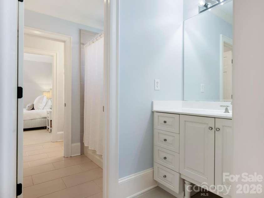 1413 Andover Road, Charlotte, NC 28211.  MLS# CAR4353850, YatesRealty ID 5317. Shared Full Bath 3