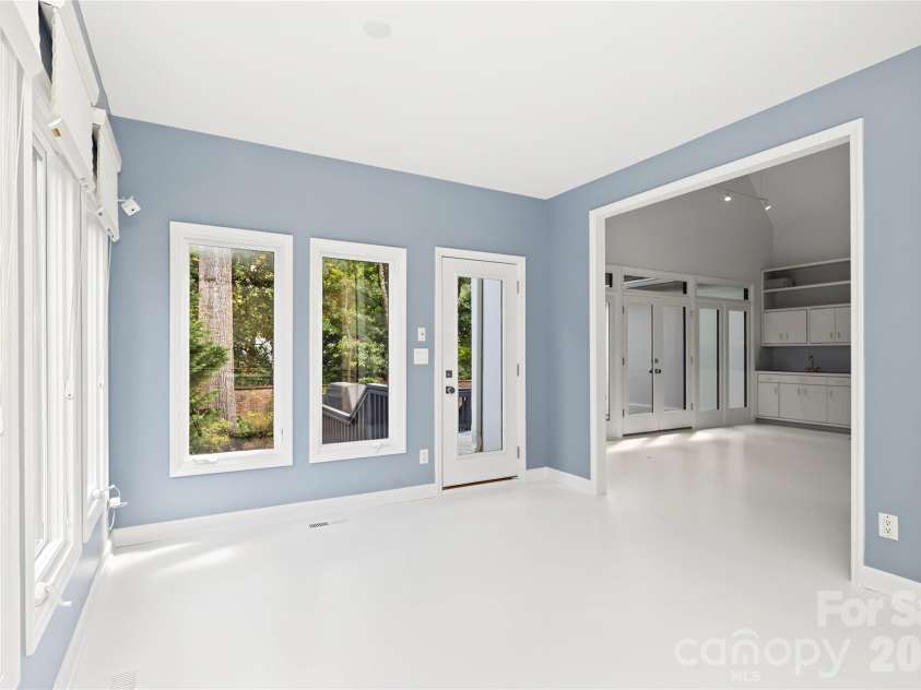 5235 Haynes Hall Place, Charlotte, NC 28270.  MLS# CAR4428075, YatesRealty ID 53175. Breakfast Area