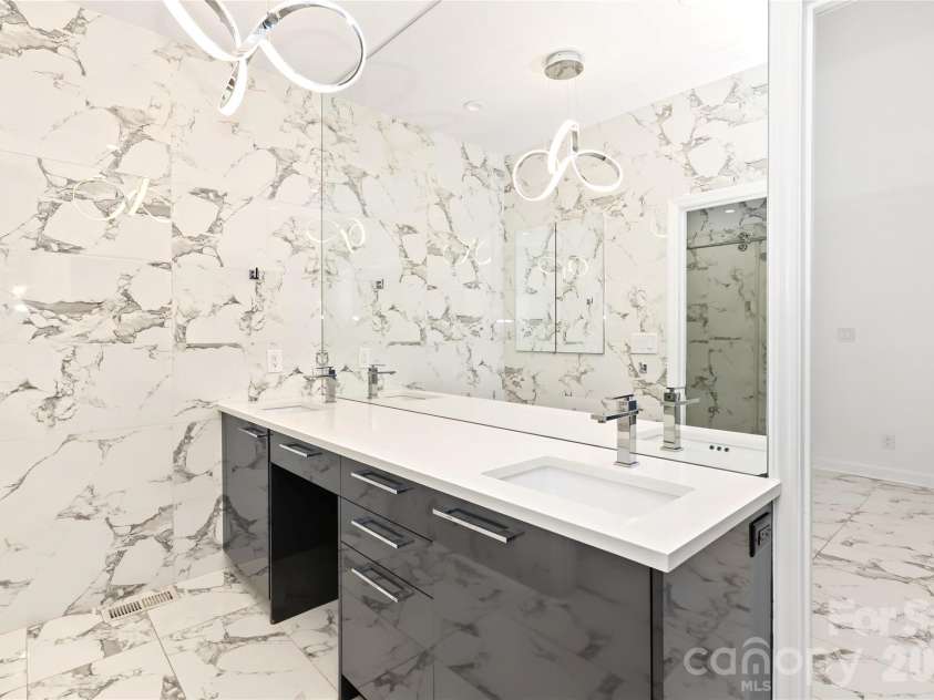 5235 Haynes Hall Place, Charlotte, NC 28270.  MLS# CAR4428075, YatesRealty ID 53175. Gorgeous Primary Bath