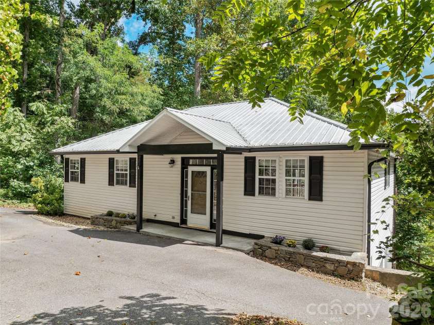 57 mount royal Drive, Arden, NC 28704.  MLS# CAR4428524, YatesRealty ID 53180. 