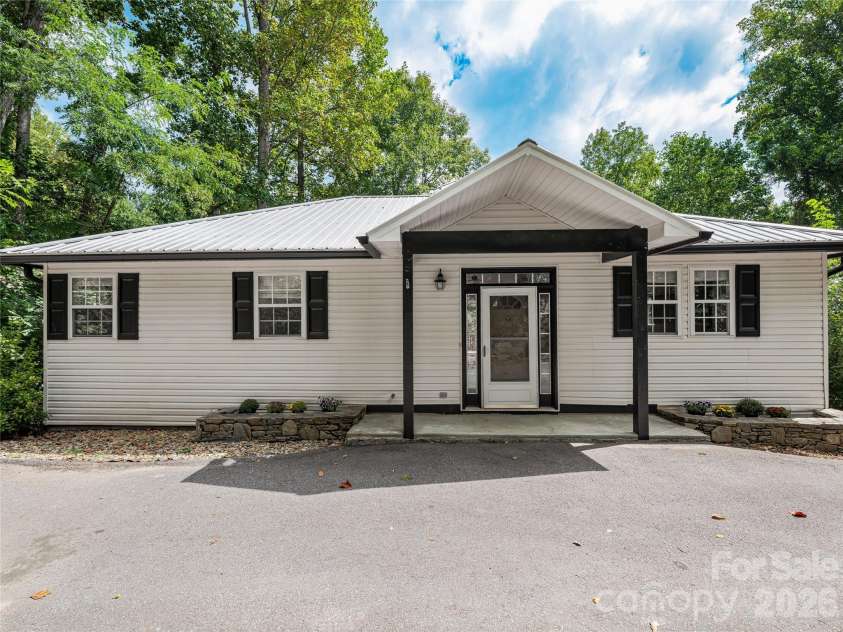 57 mount royal Drive, Arden, NC 28704.  MLS# CAR4428524, YatesRealty ID 53180. 