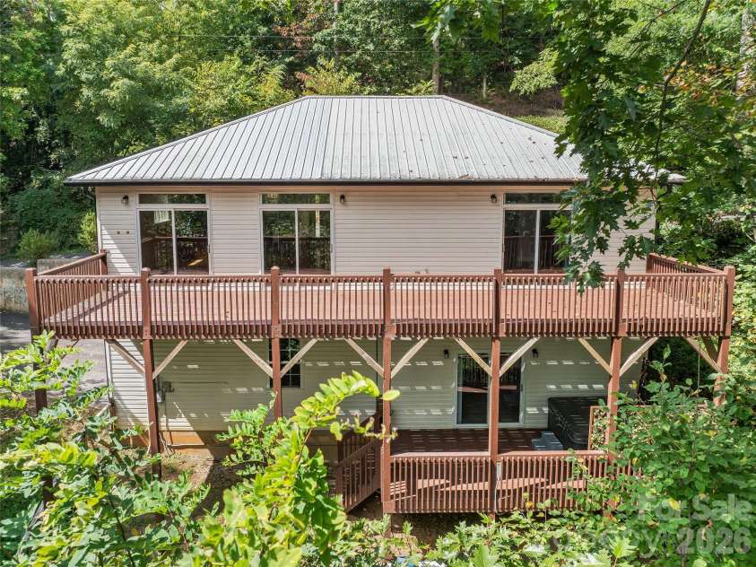 57 mount royal Drive, Arden, NC 28704.  MLS# CAR4428524, YatesRealty ID 53180. 
