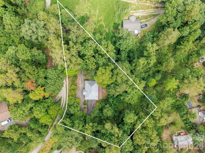 57 mount royal Drive, Arden, NC 28704.  MLS# CAR4428524, YatesRealty ID 53180. 
