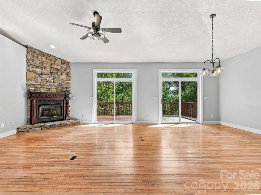 57 mount royal Drive, Arden, NC 28704.  MLS# CAR4428524, YatesRealty ID 53180. 