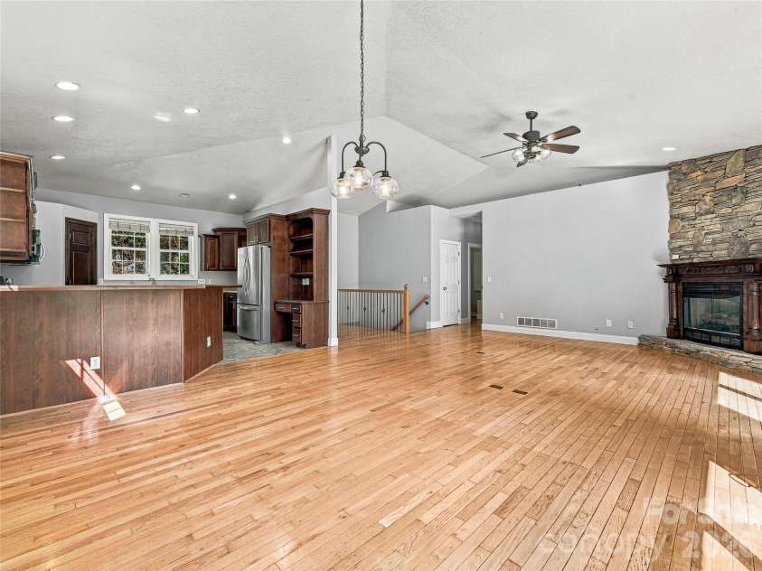 57 mount royal Drive, Arden, NC 28704.  MLS# CAR4428524, YatesRealty ID 53180. 