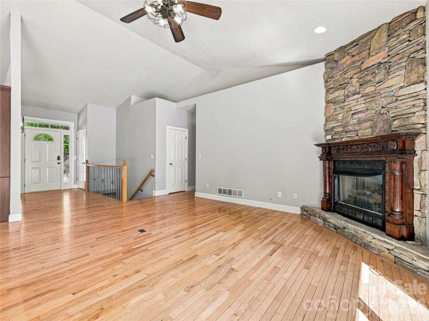 57 mount royal Drive, Arden, NC 28704.  MLS# CAR4428524, YatesRealty ID 53180. 