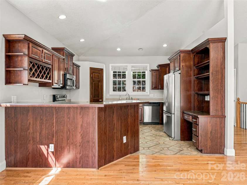 57 mount royal Drive, Arden, NC 28704.  MLS# CAR4428524, YatesRealty ID 53180. 