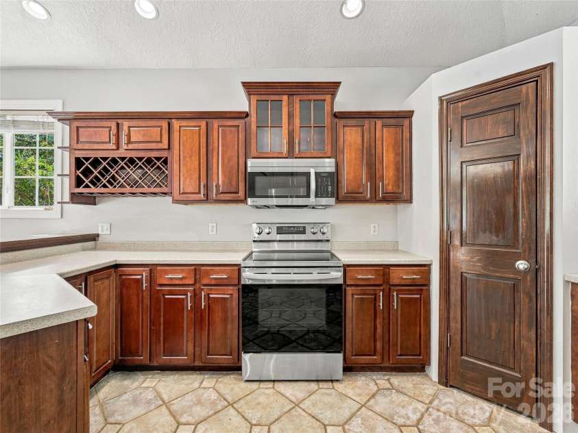 57 mount royal Drive, Arden, NC 28704.  MLS# CAR4428524, YatesRealty ID 53180. 
