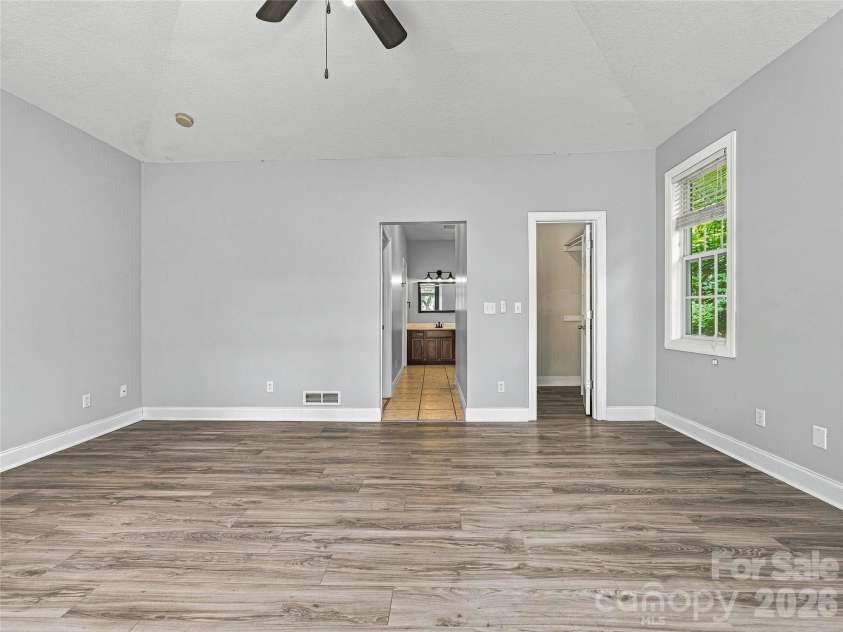 57 mount royal Drive, Arden, NC 28704.  MLS# CAR4428524, YatesRealty ID 53180. 