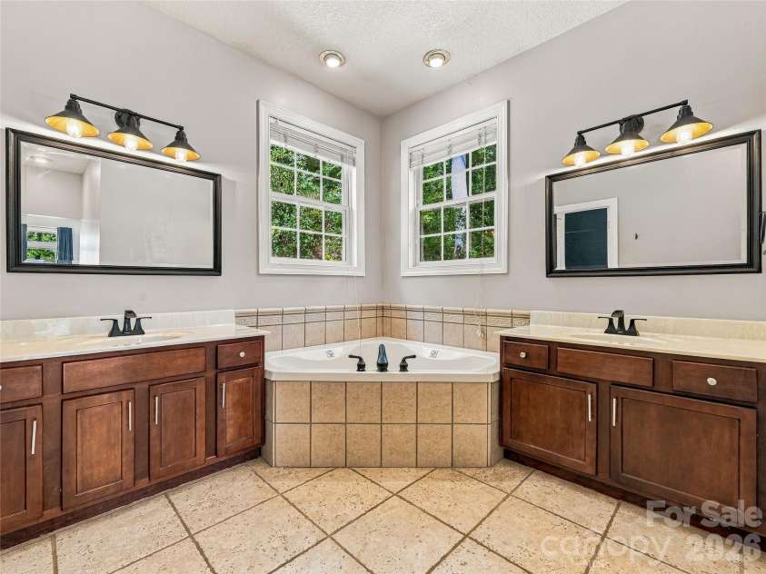 57 mount royal Drive, Arden, NC 28704.  MLS# CAR4428524, YatesRealty ID 53180. 
