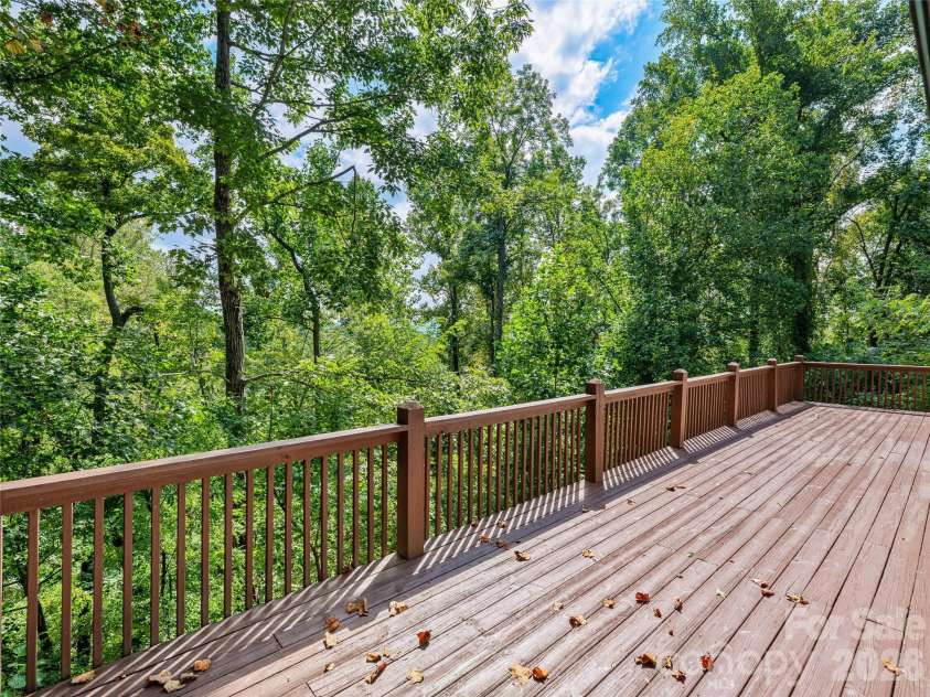 57 mount royal Drive, Arden, NC 28704.  MLS# CAR4428524, YatesRealty ID 53180. 