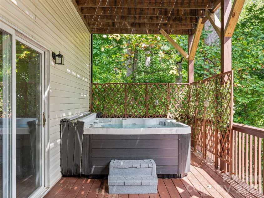 57 mount royal Drive, Arden, NC 28704.  MLS# CAR4428524, YatesRealty ID 53180. 