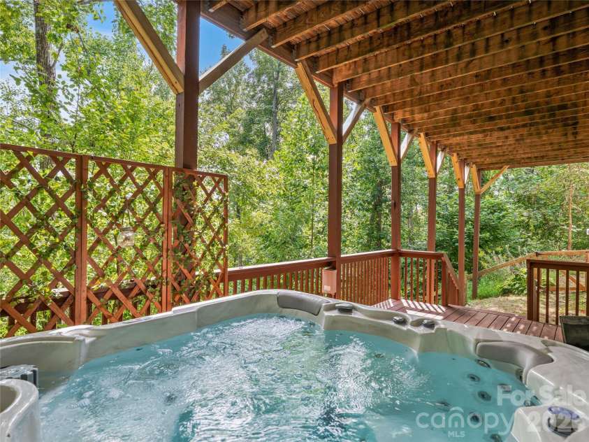 57 mount royal Drive, Arden, NC 28704.  MLS# CAR4428524, YatesRealty ID 53180. 